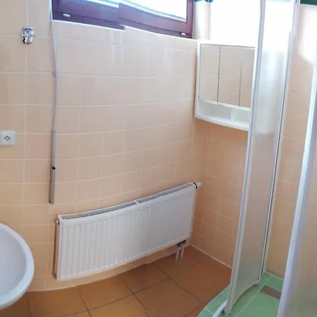 Hostel Domov Mladeze Vosot A Ss,